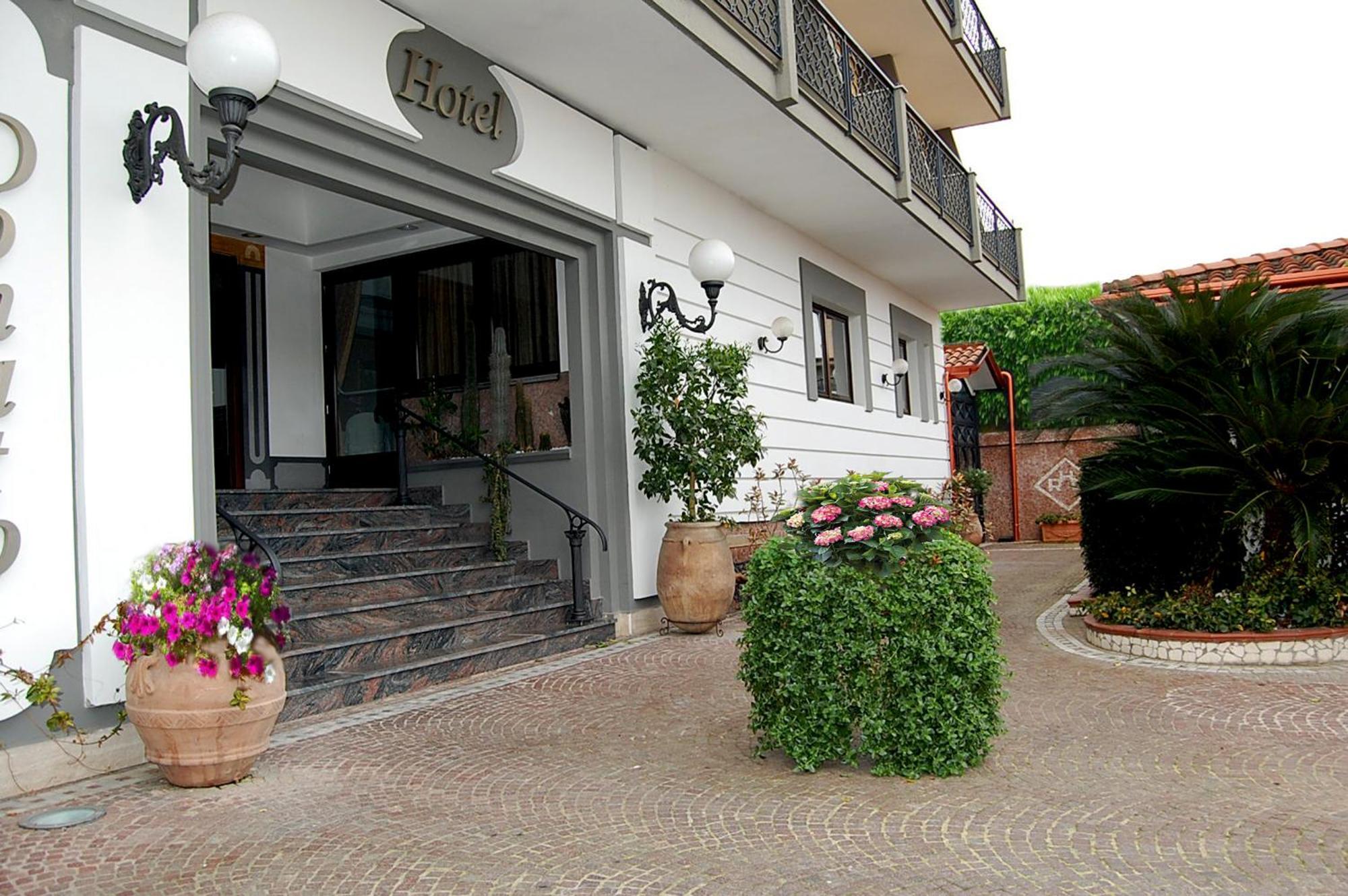 多纳托餐厅酒店 Calvizzano 外观 照片