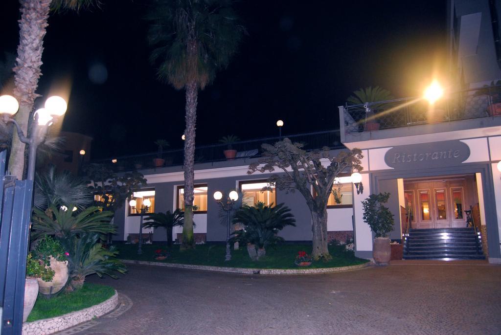 多纳托餐厅酒店 Calvizzano 外观 照片
