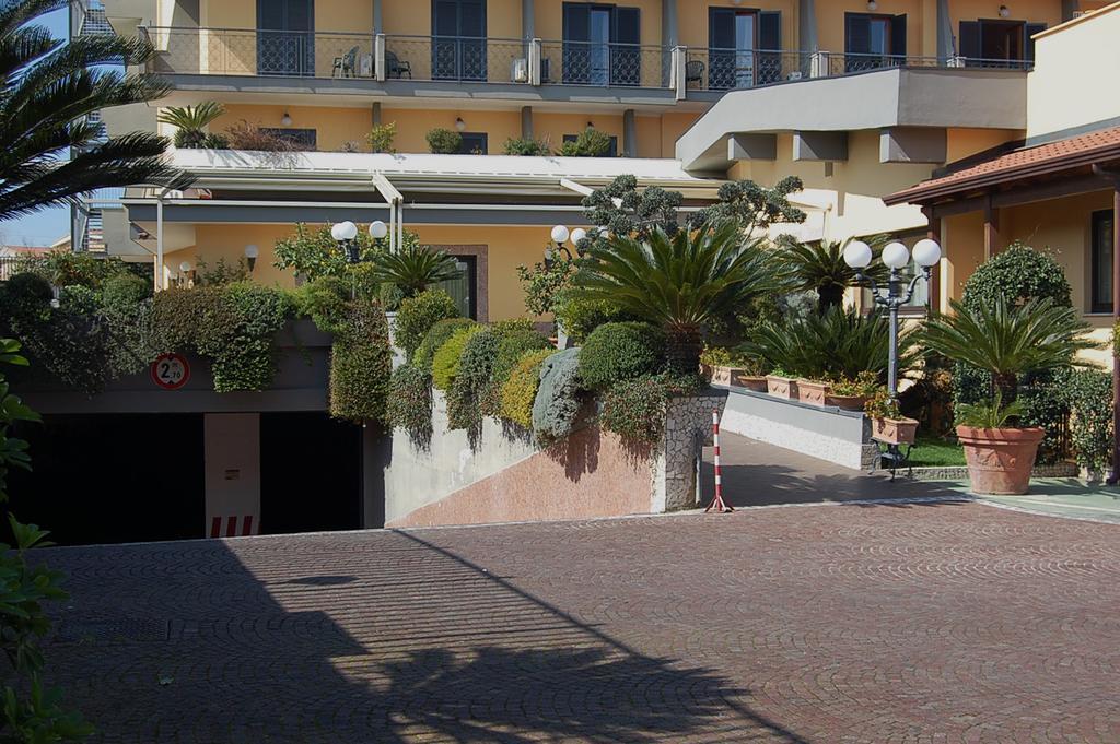 多纳托餐厅酒店 Calvizzano 外观 照片
