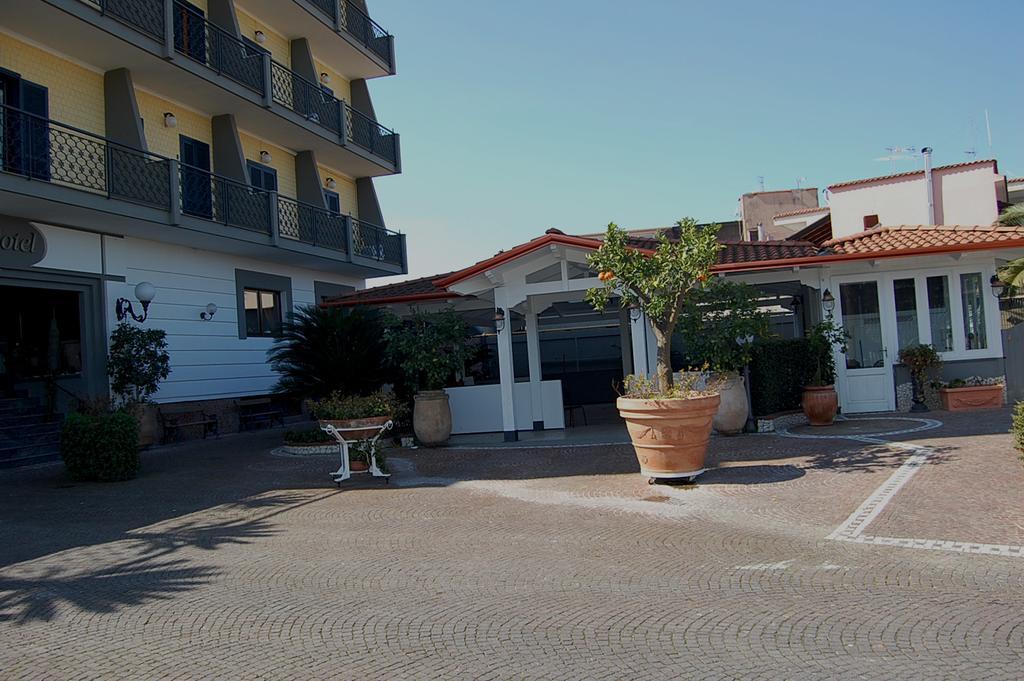 多纳托餐厅酒店 Calvizzano 外观 照片