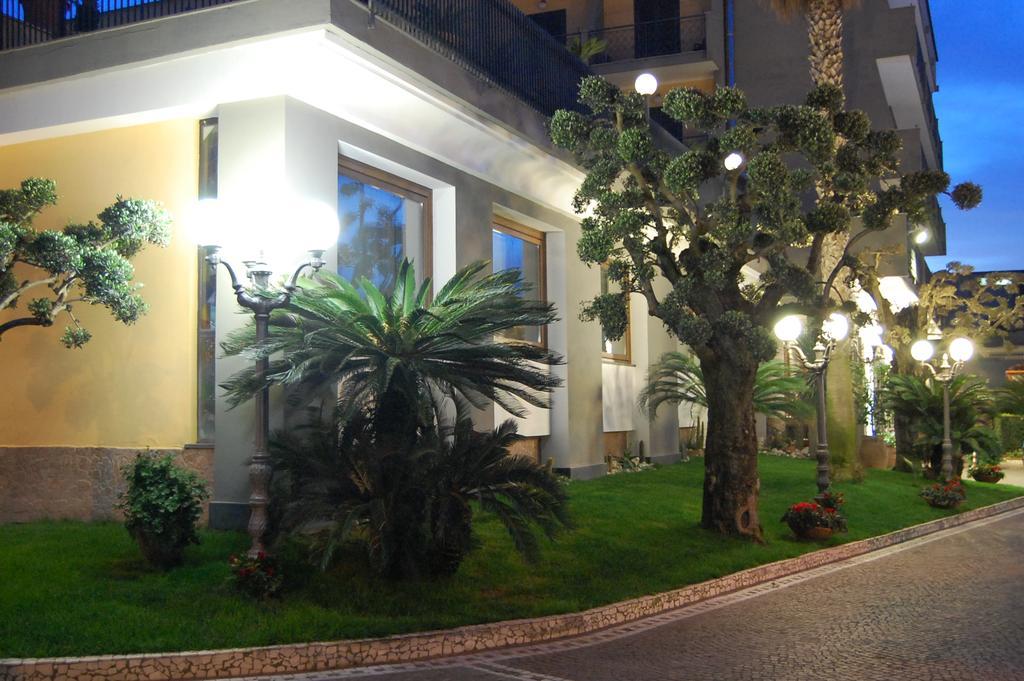 多纳托餐厅酒店 Calvizzano 外观 照片